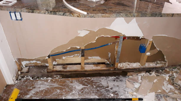Local water damage restoration in Edna, TX